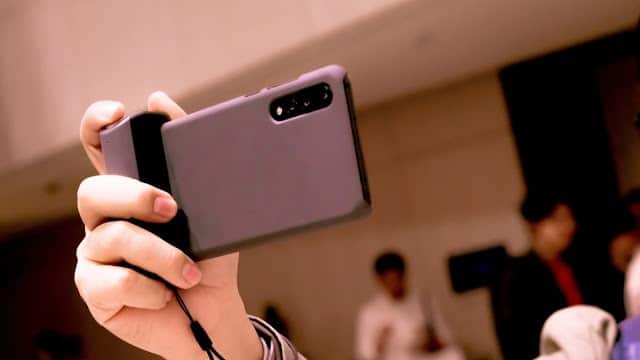 รีวิว Just Mobile ShutterGrip อุปกรณ์ที่ช่วยให้ถ่ายรูปด้วยมือถือได้ง่ายขึ้น ประหนึ่งถือกล้องคอมแพค 14 รีวิว Just Mobile ShutterGrip อุปกรณ์ที่ช่วยให้ถ่ายรูปด้วยมือถือได้ง่ายขึ้น ประหนึ่งถือกล้องคอมแพค 13