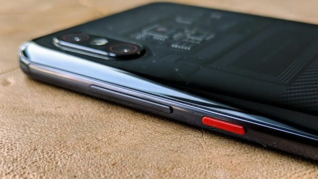 รีวิว Xiaomi Mi 8 Pro: สเปกจัดเต็มพร้อมสแกนนิ้วบนหน้าจอ ใช้งานแบบหล่อ ๆ ด้วยดีไซน์ฝาหลังใสในราคา 19,990 บาท 13
